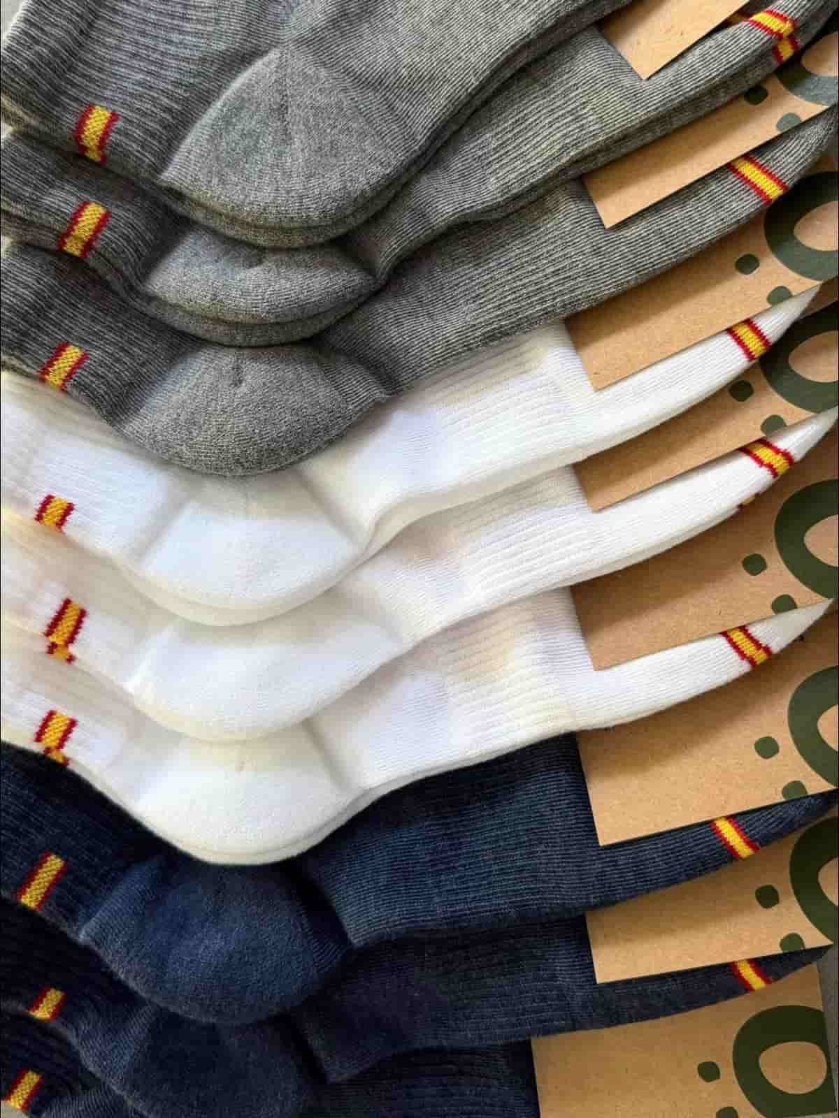 Deportivo corto trío vertical calcetines solidarios